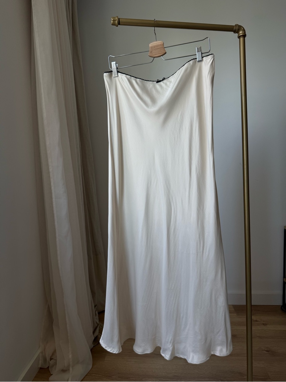 Zara Cream Satin Maxi Skirt Black Bow NWT XXL - Picture 3 of 7